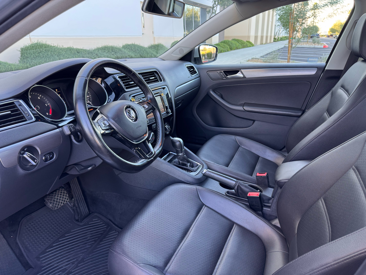 Volkswagen Jetta Sedan 4dr DSG 2.0L TDI SE w/Connectivity 2015