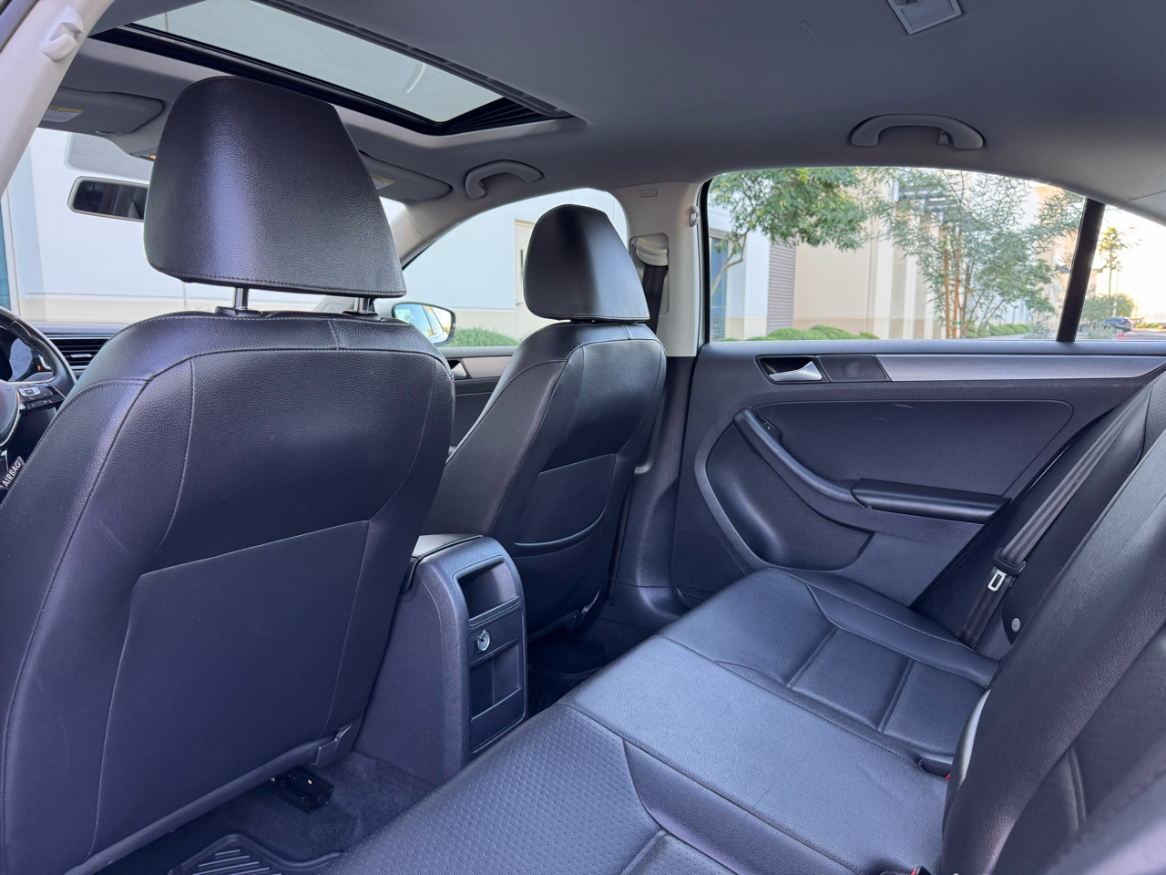 Volkswagen Jetta Sedan 4dr DSG 2.0L TDI SE w/Connectivity 2015