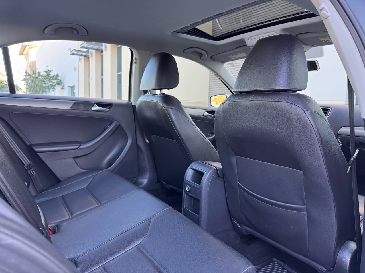 Volkswagen Jetta Sedan 4dr DSG 2.0L TDI SE w/Connectivity 2015