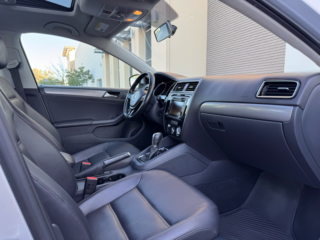 Volkswagen Jetta Sedan 4dr DSG 2.0L TDI SE w/Connectivity 2015