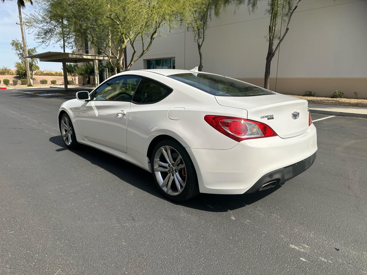 Hyundai Genesis Coupe 2dr I4 2.0T Man R-Spec 2012