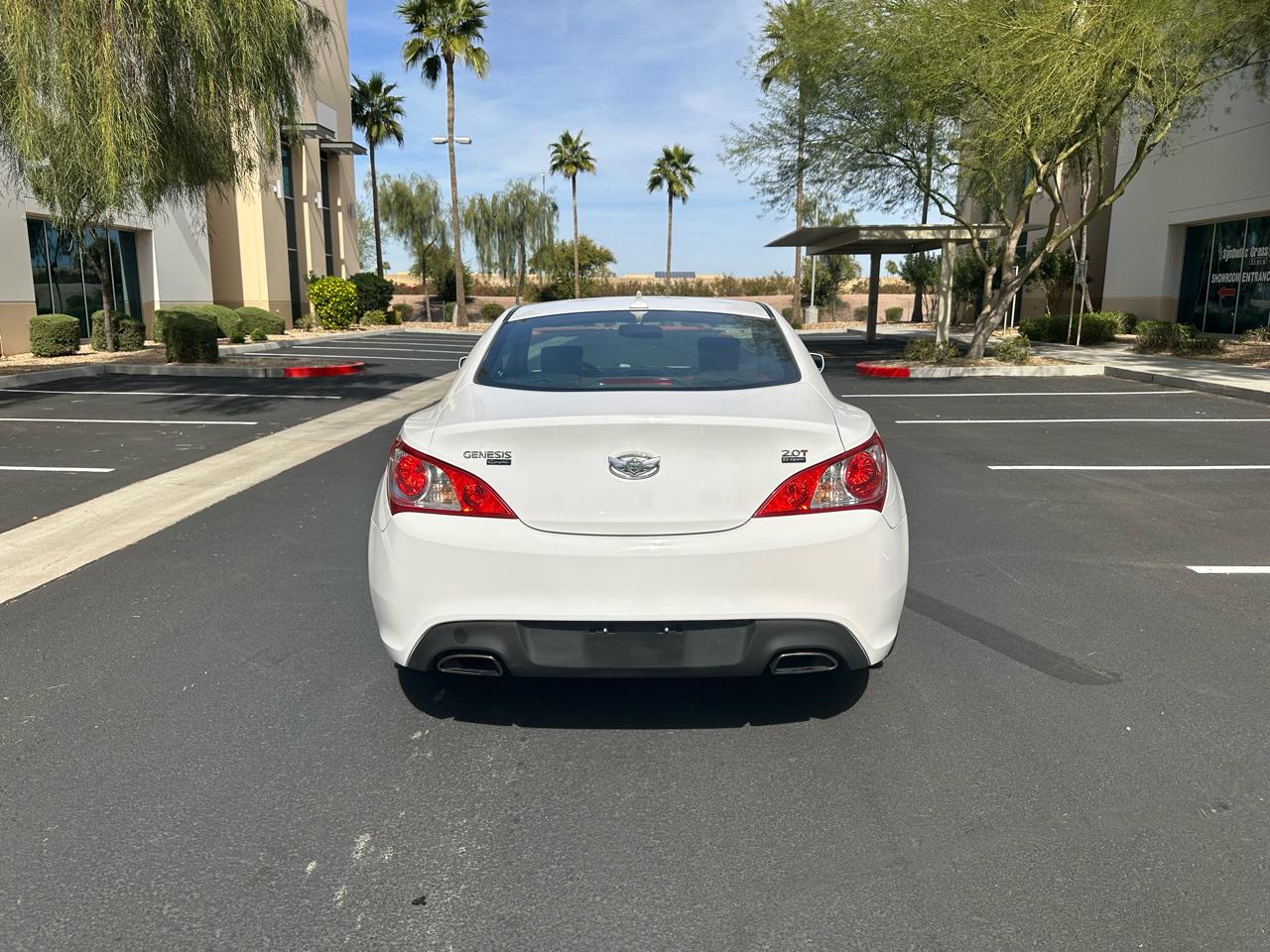 Hyundai Genesis Coupe 2dr I4 2.0T Man R-Spec 2012