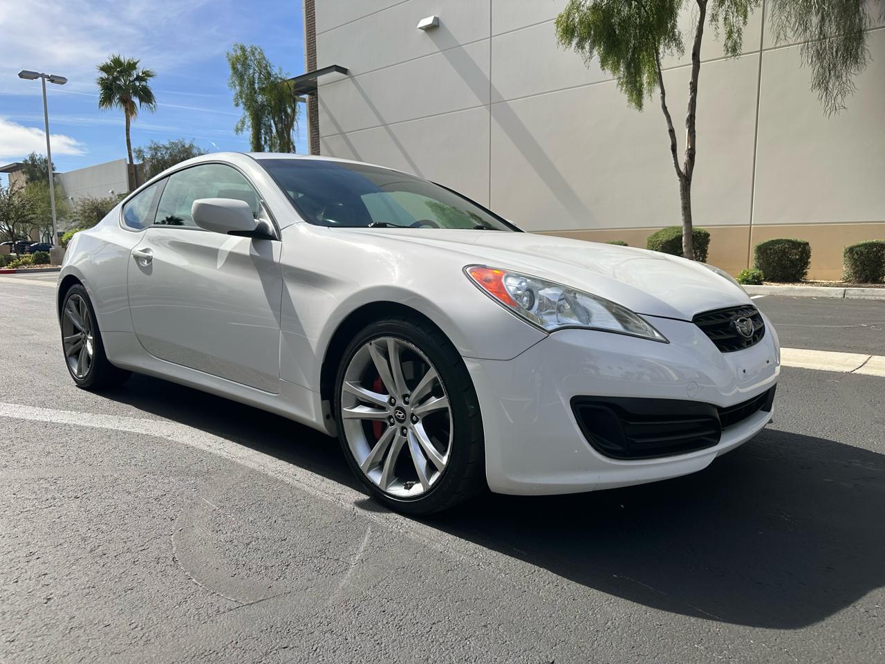 Hyundai Genesis Coupe 2dr I4 2.0T Man R-Spec 2012