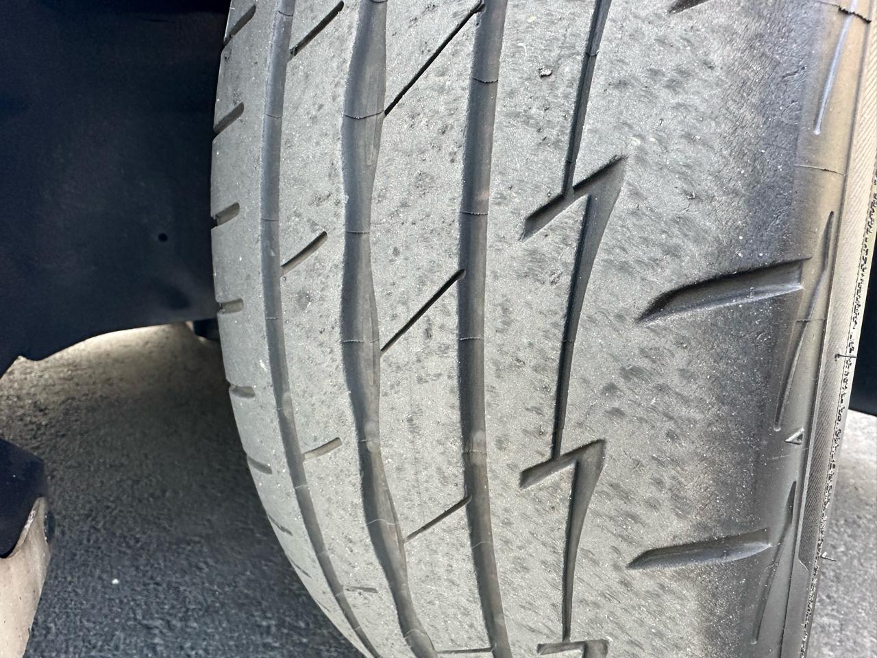 Hyundai Genesis Coupe 2dr I4 2.0T Man R-Spec 2012