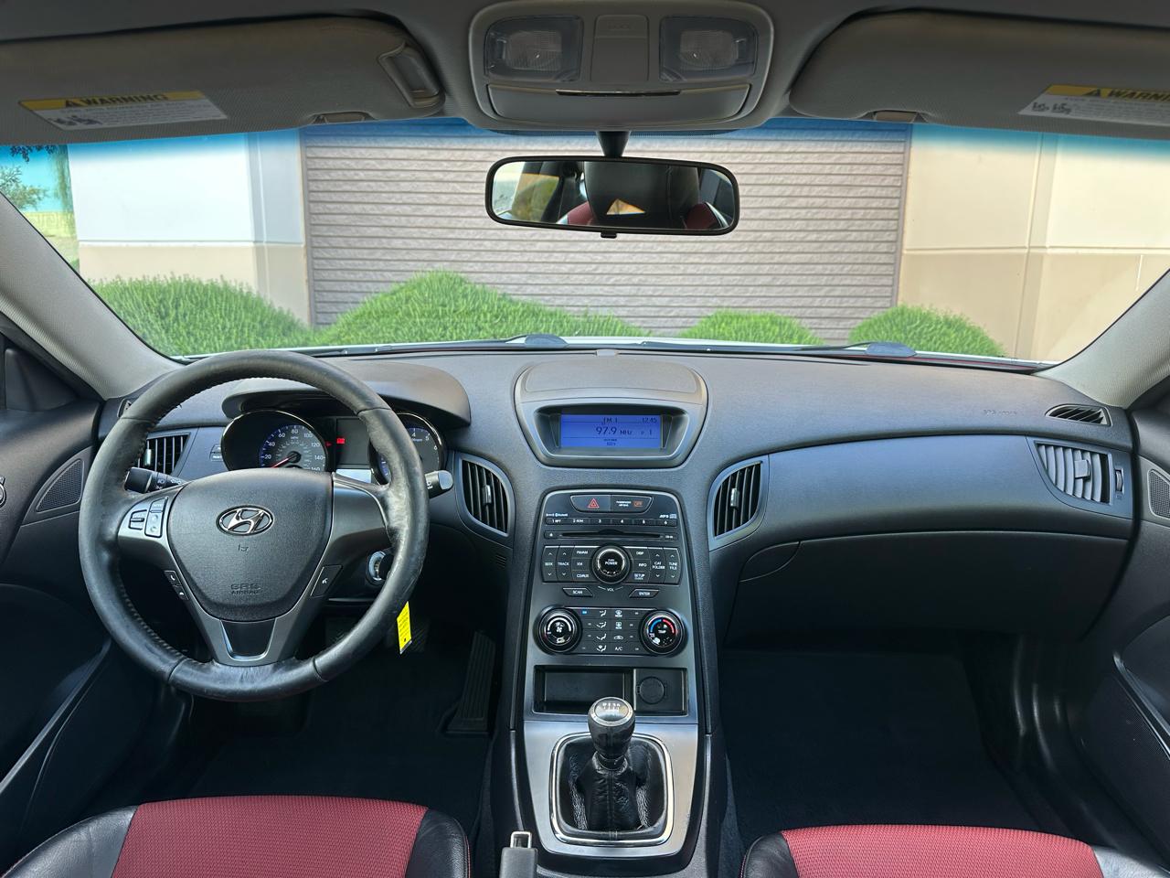 Hyundai Genesis Coupe 2dr I4 2.0T Man R-Spec 2012