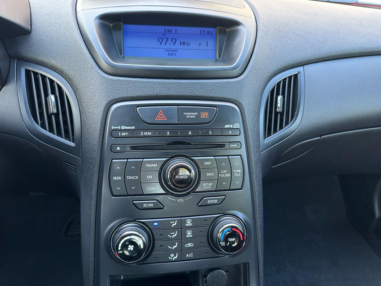 Hyundai Genesis Coupe 2dr I4 2.0T Man R-Spec 2012