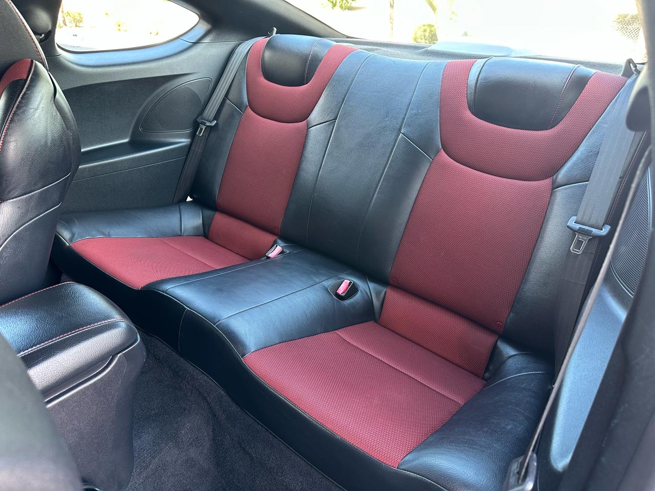 Hyundai Genesis Coupe 2dr I4 2.0T Man R-Spec 2012