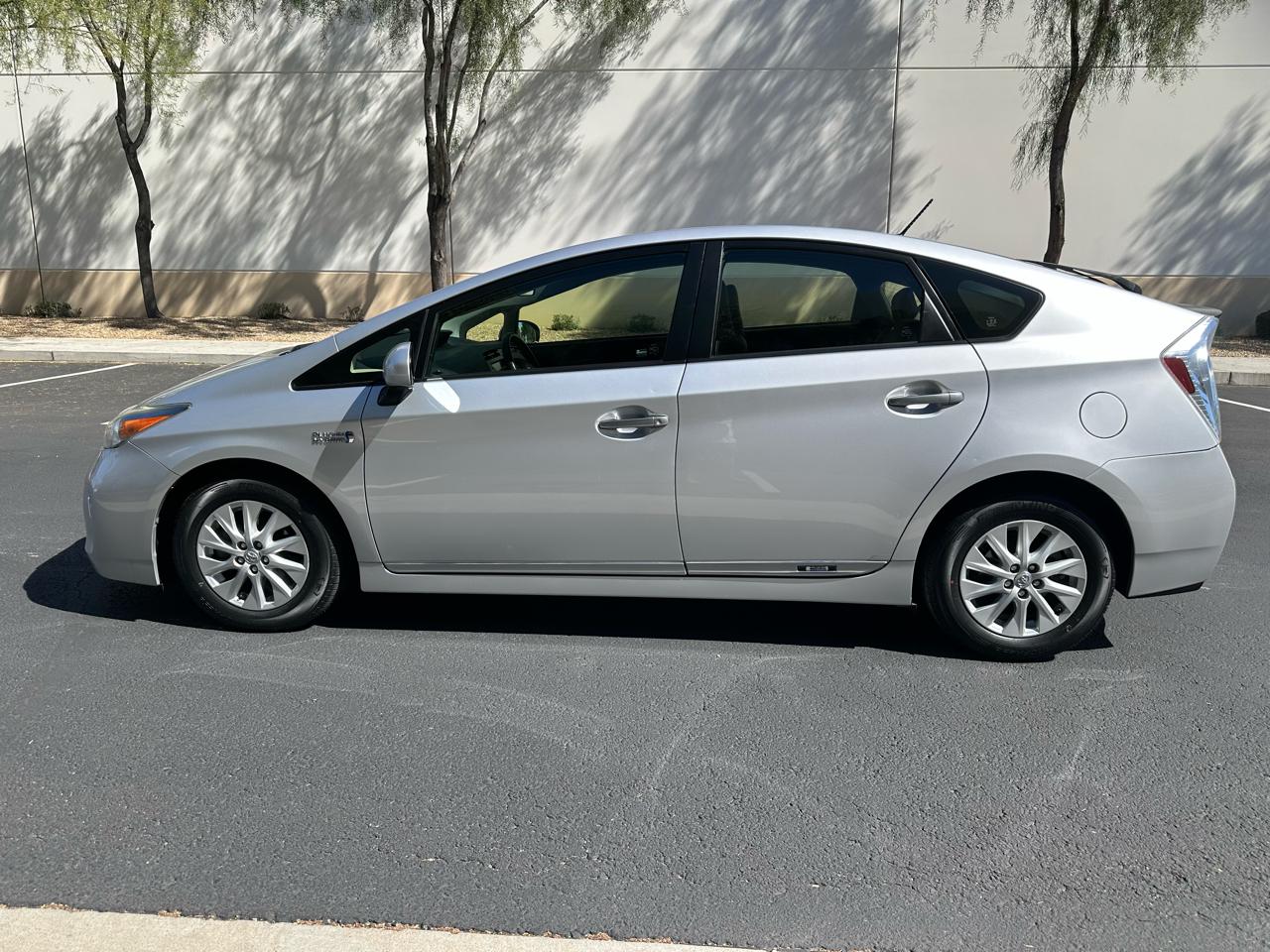 Toyota Prius Plug-In 5dr HB (Natl) 2013