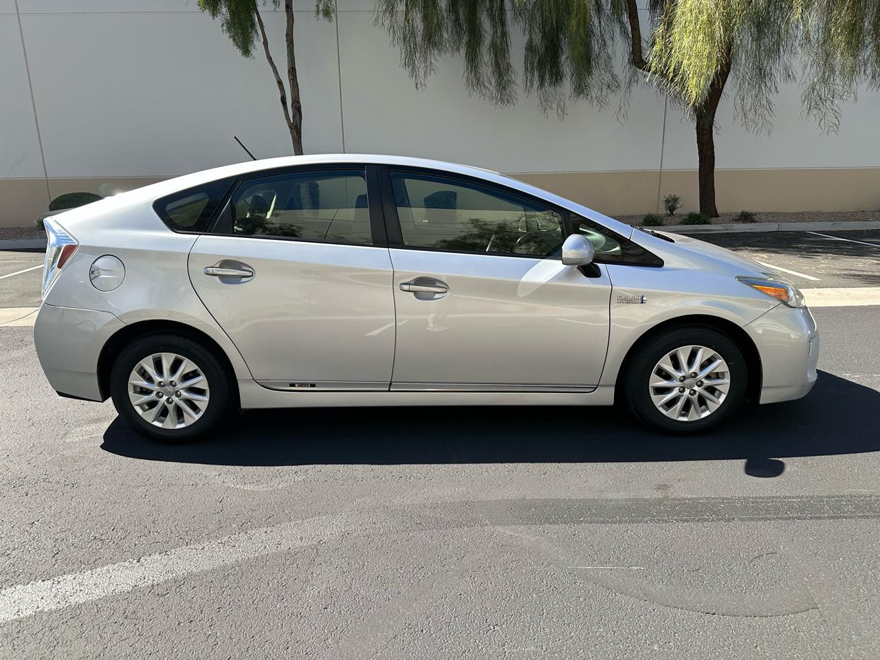 Toyota Prius Plug-In 5dr HB (Natl) 2013