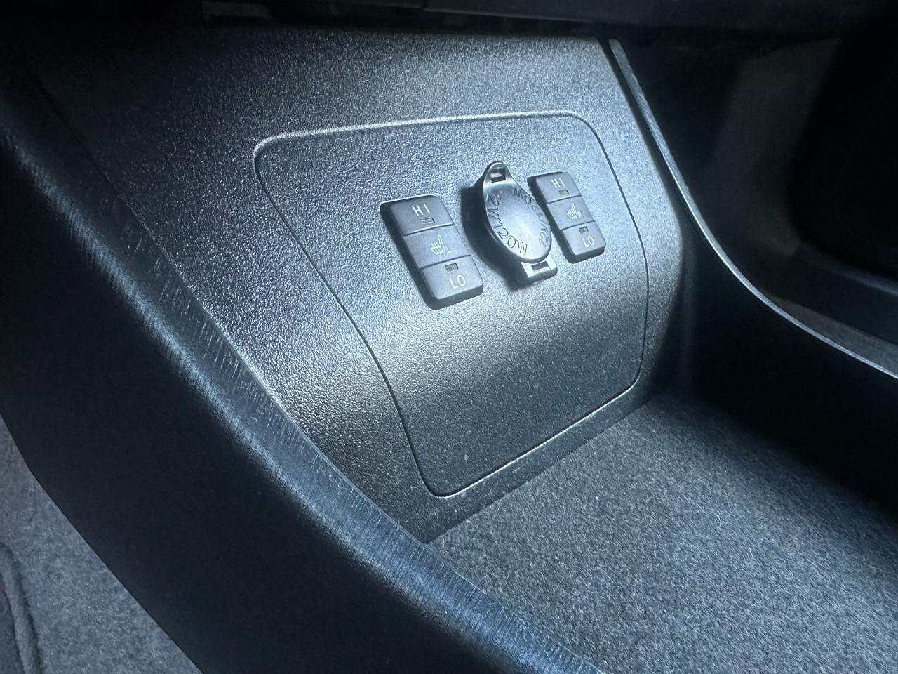 Toyota Prius Plug-In 5dr HB (Natl) 2013