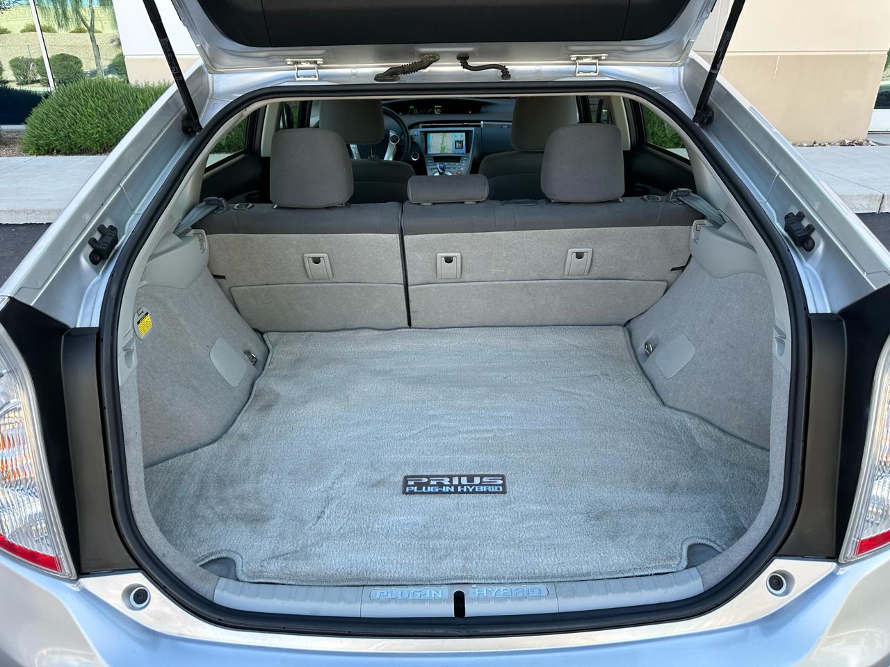 Toyota Prius Plug-In 5dr HB (Natl) 2013