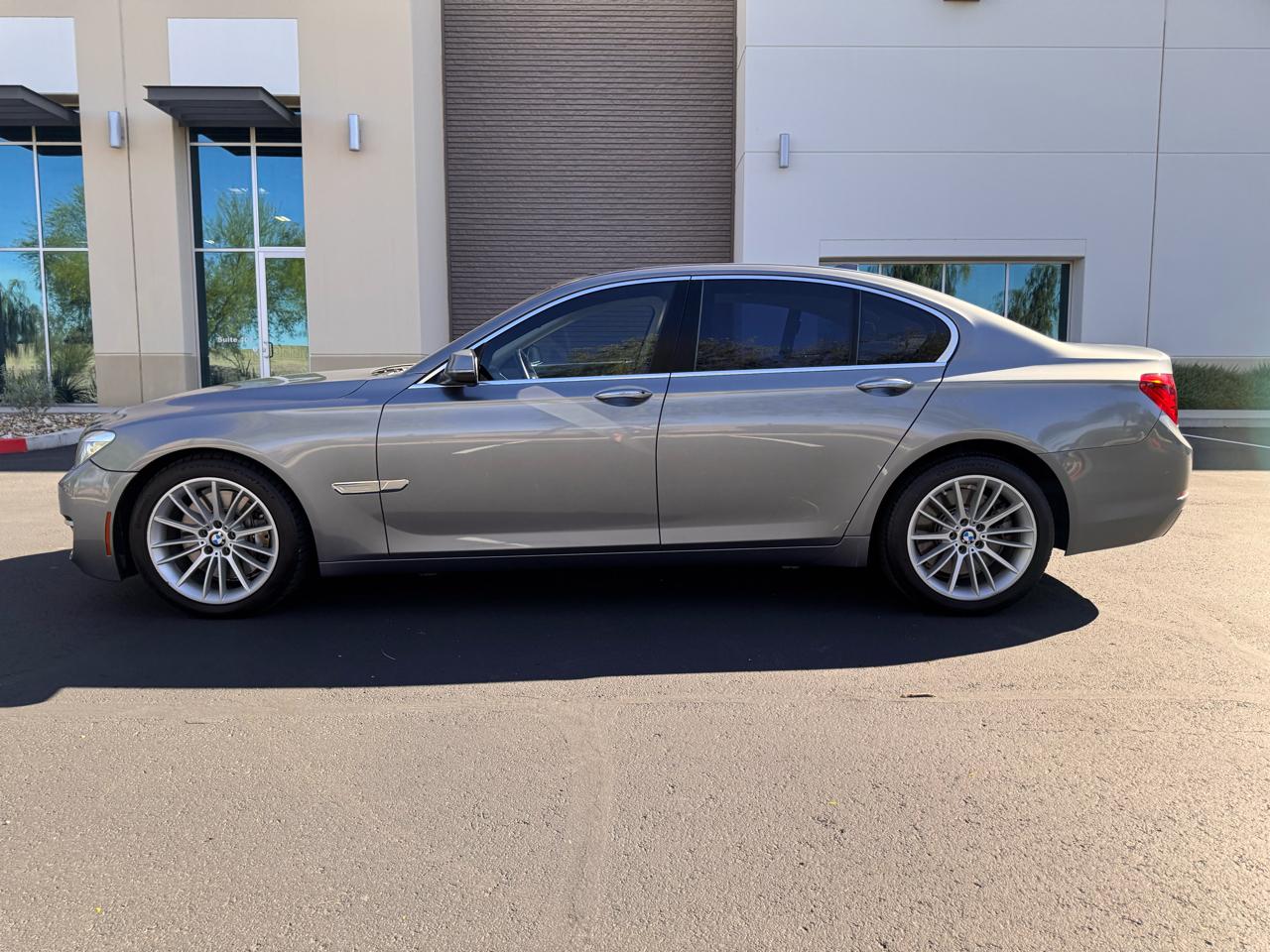 BMW 7 Series 4dr Sdn 750i xDrive AWD 2014