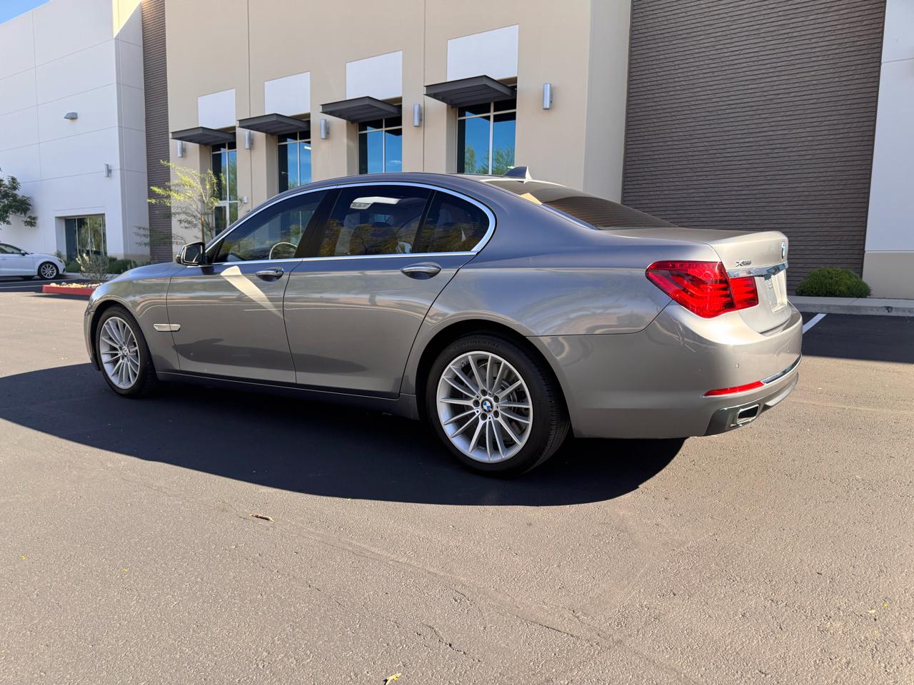 BMW 7 Series 4dr Sdn 750i xDrive AWD 2014