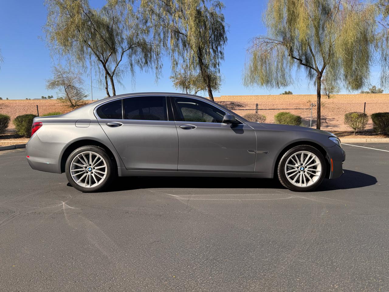 BMW 7 Series 4dr Sdn 750i xDrive AWD 2014
