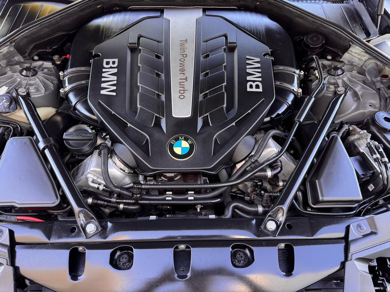 BMW 7 Series 4dr Sdn 750i xDrive AWD 2014