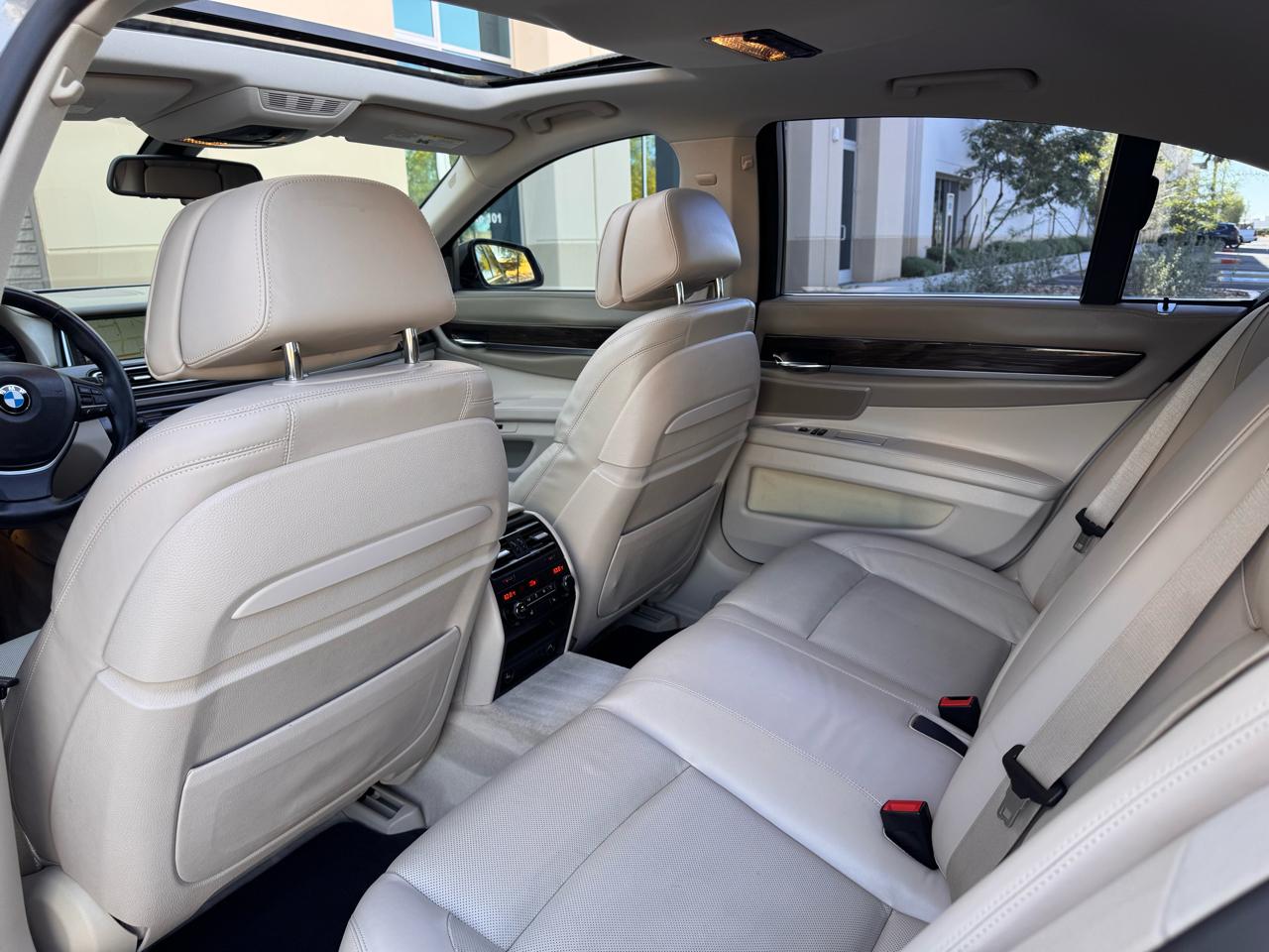 BMW 7 Series 4dr Sdn 750i xDrive AWD 2014