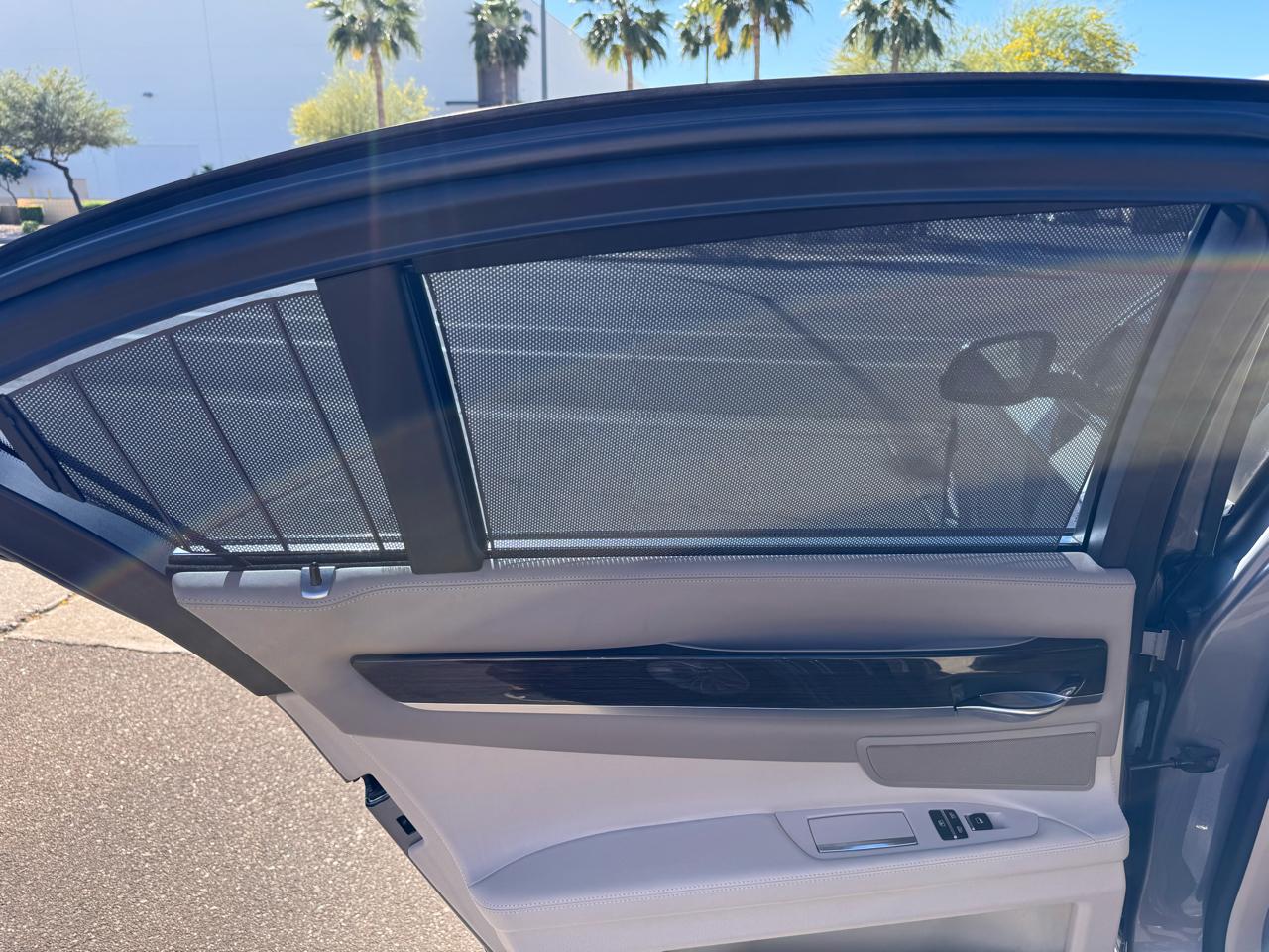 BMW 7 Series 4dr Sdn 750i xDrive AWD 2014