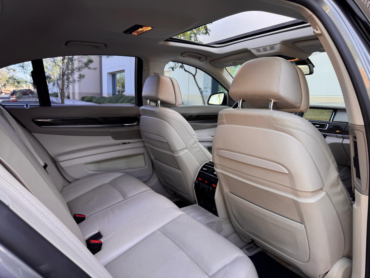BMW 7 Series 4dr Sdn 750i xDrive AWD 2014