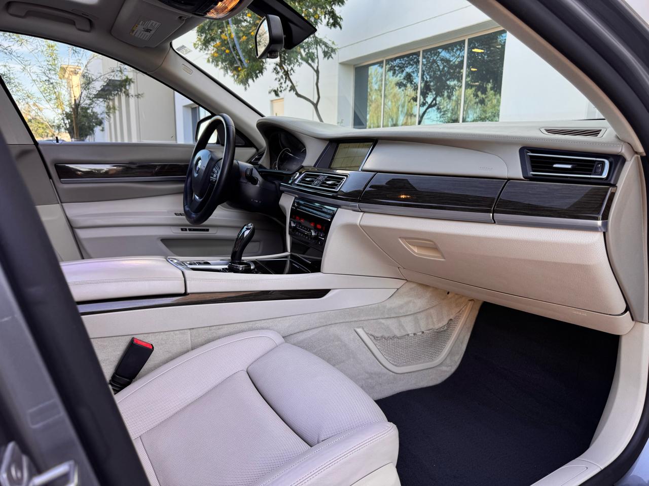 BMW 7 Series 4dr Sdn 750i xDrive AWD 2014