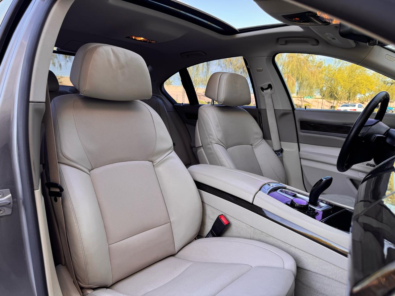 BMW 7 Series 4dr Sdn 750i xDrive AWD 2014