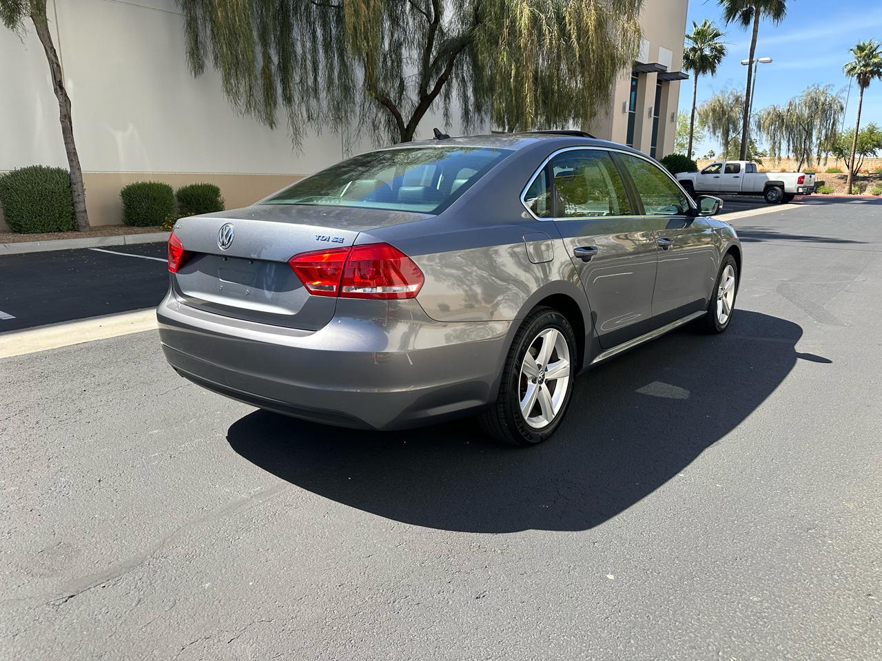 Volkswagen Passat 2.0L TDI SE AT 2013