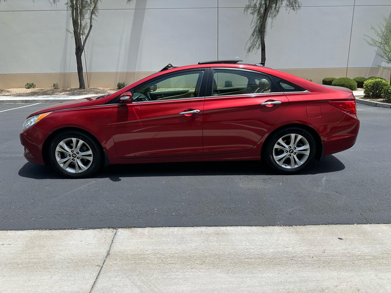 Hyundai Sonata 4dr Sdn 2.4L Auto Limited PZEV 2013