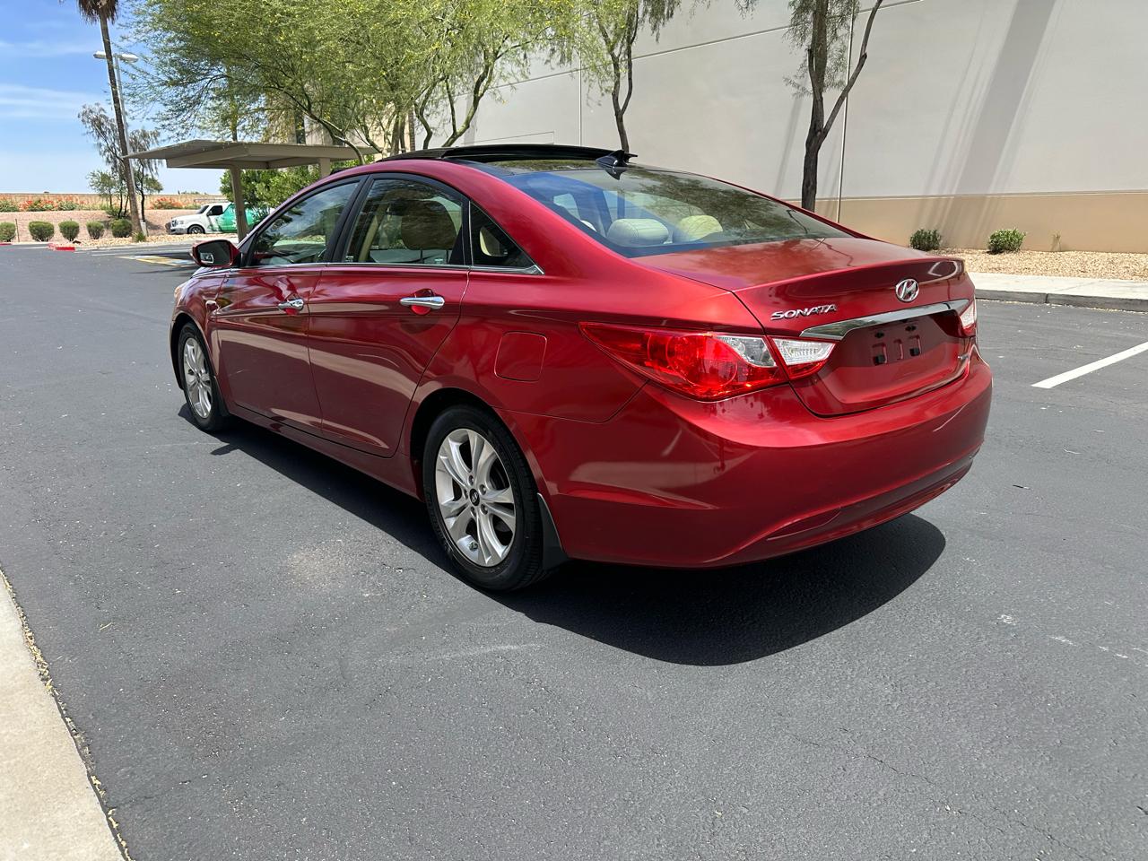 Hyundai Sonata 4dr Sdn 2.4L Auto Limited PZEV 2013