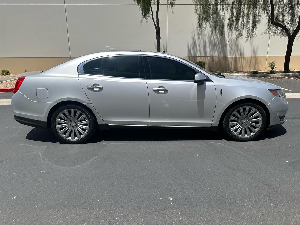 Lincoln MKS 4dr Sdn 3.7L FWD 2015