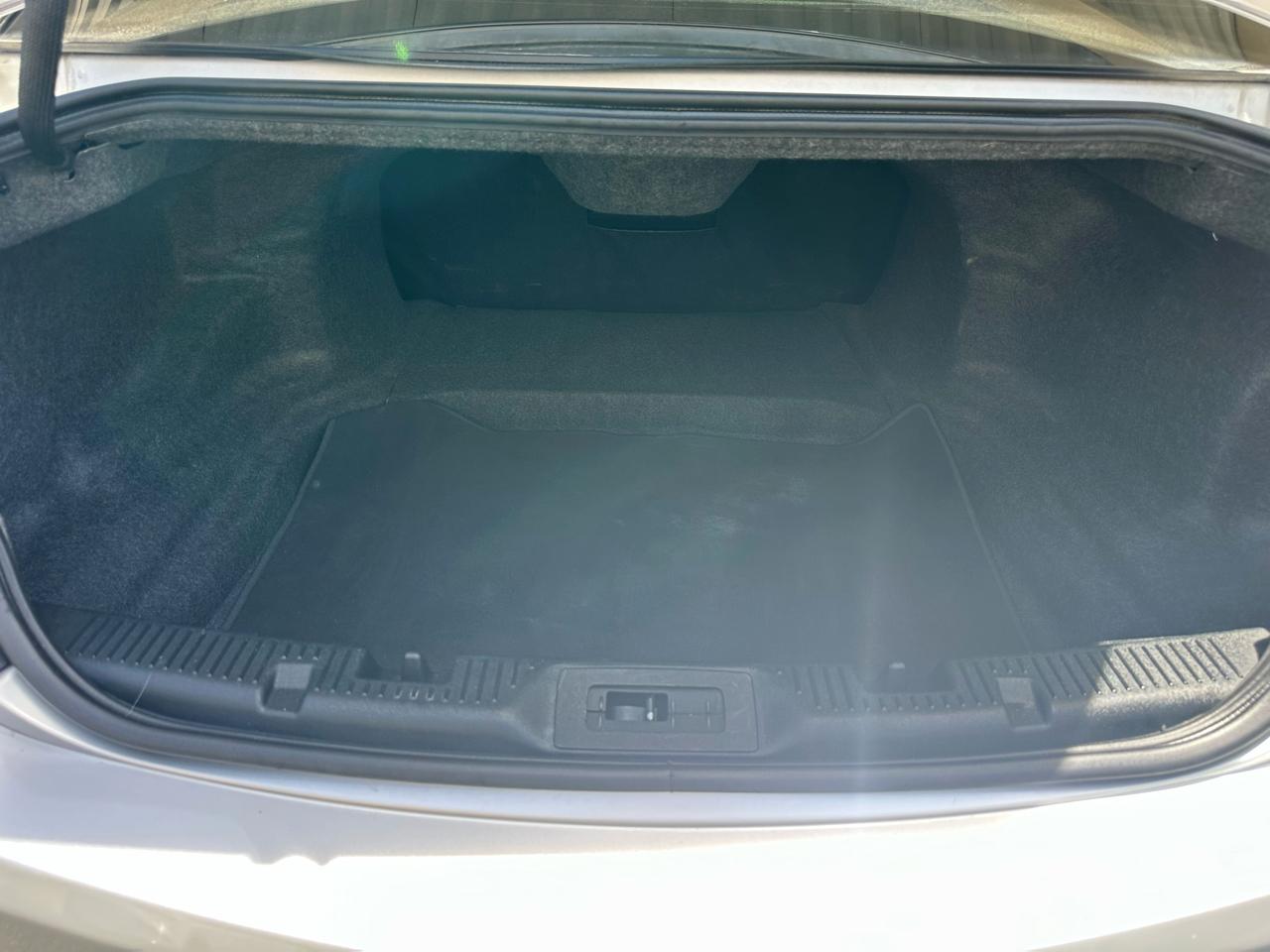 Lincoln MKS 4dr Sdn 3.7L FWD 2015