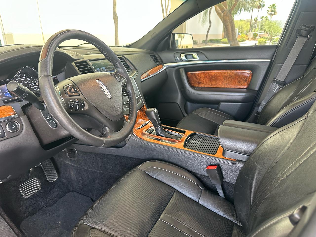Lincoln MKS 4dr Sdn 3.7L FWD 2015