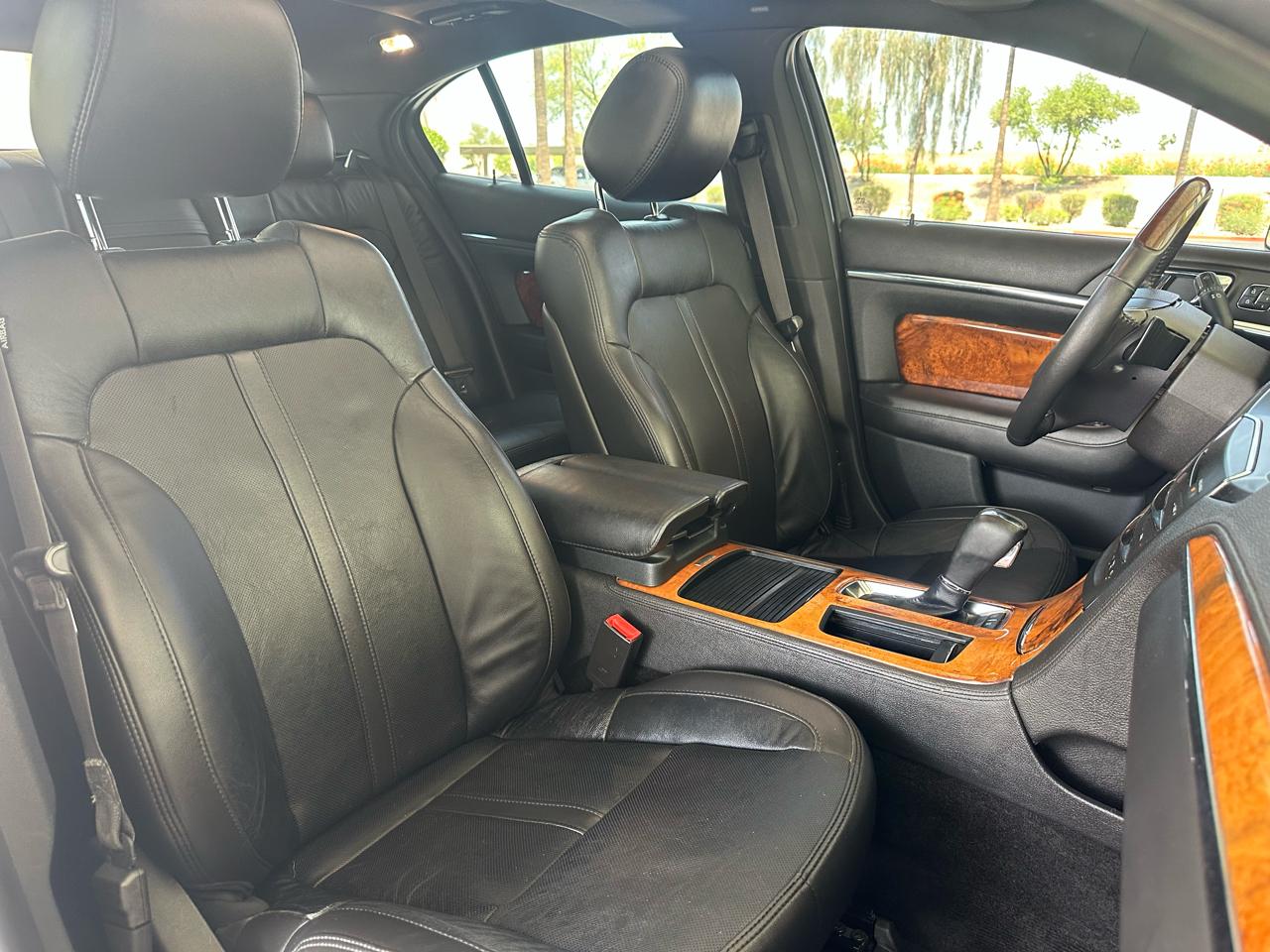 Lincoln MKS 4dr Sdn 3.7L FWD 2015