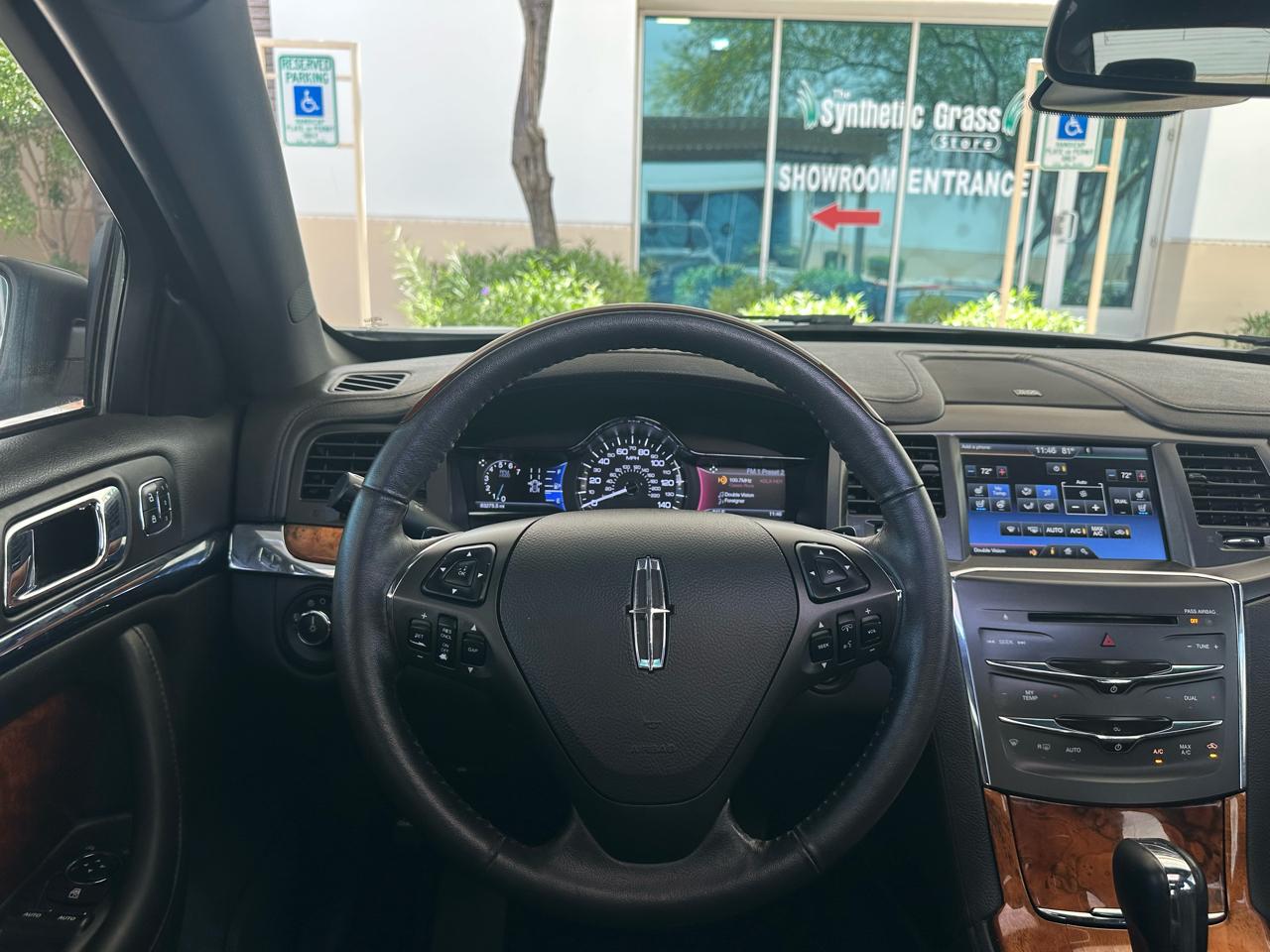 Lincoln MKS 4dr Sdn 3.7L FWD 2015