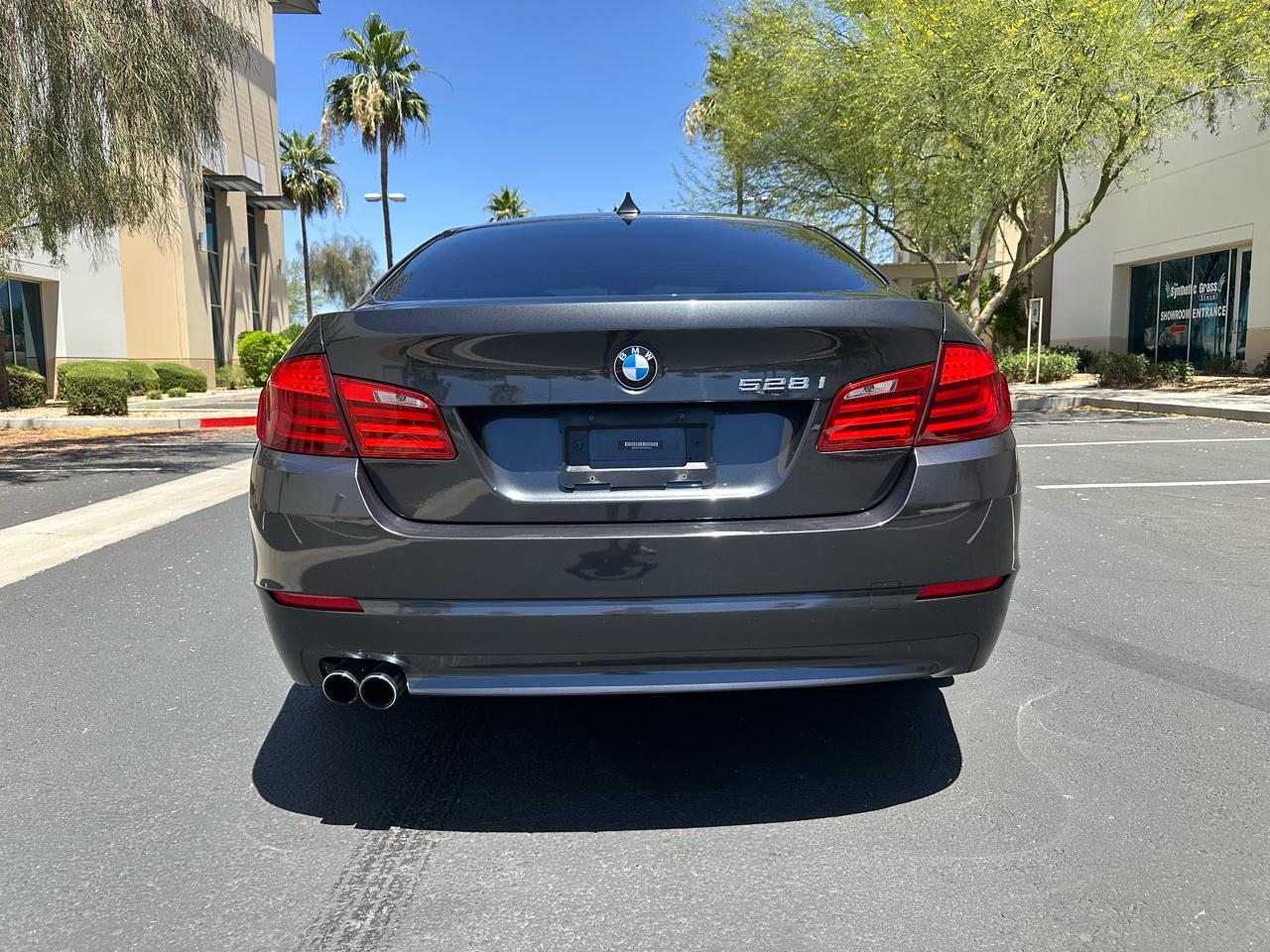 BMW 5 Series 4dr Sdn 528i RWD 2012