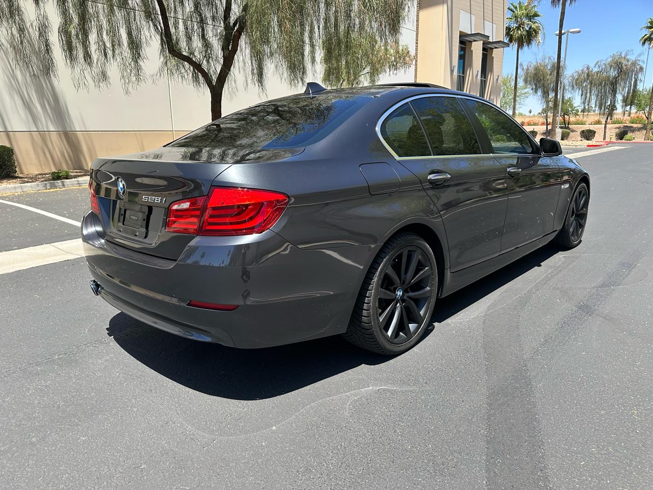 BMW 5 Series 4dr Sdn 528i RWD 2012
