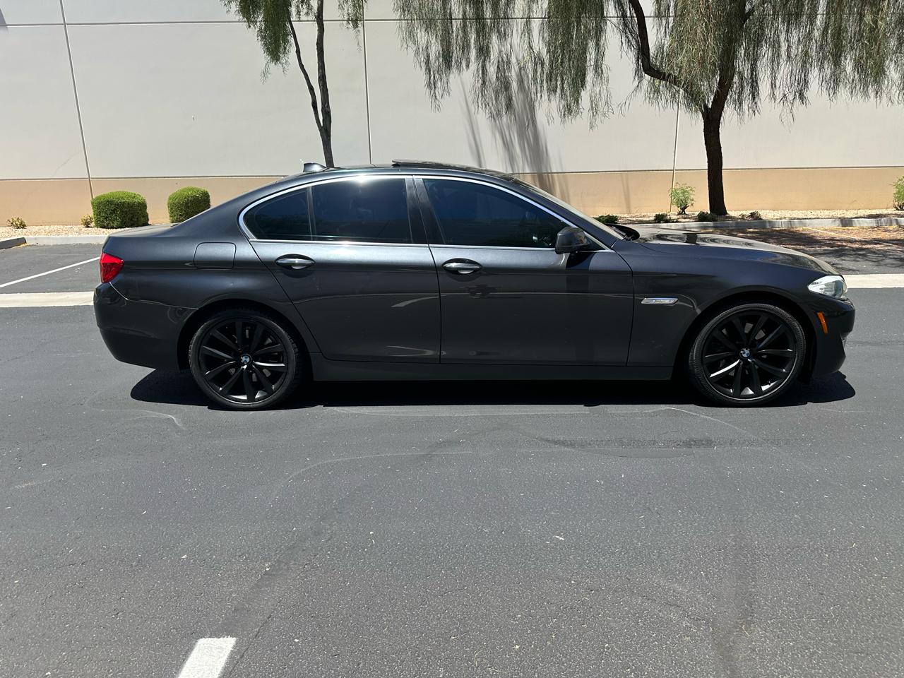 BMW 5 Series 4dr Sdn 528i RWD 2012