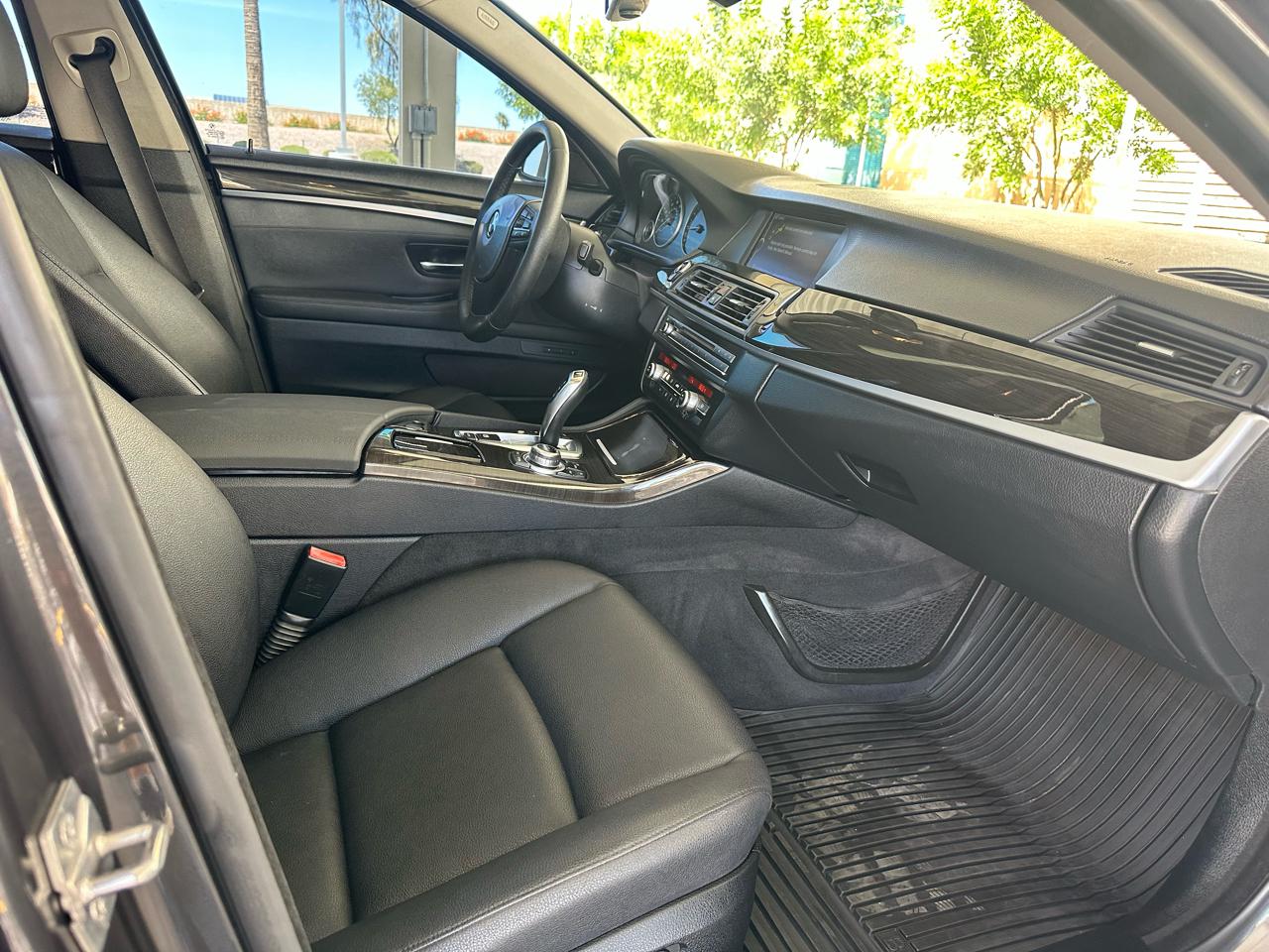 BMW 5 Series 4dr Sdn 528i RWD 2012