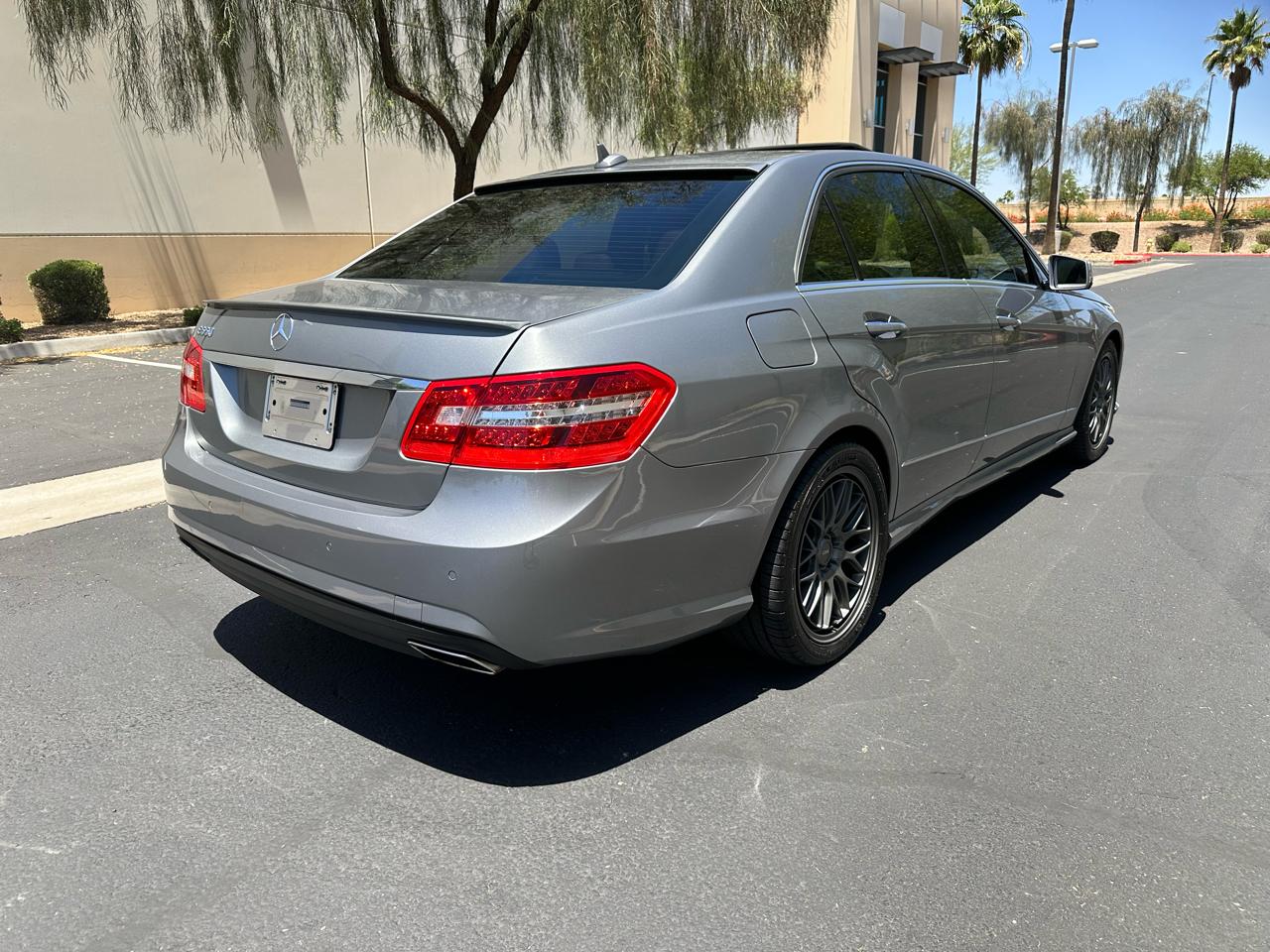 Mercedes-Benz E-Class 4dr Sdn E 550 Sport RWD 2011