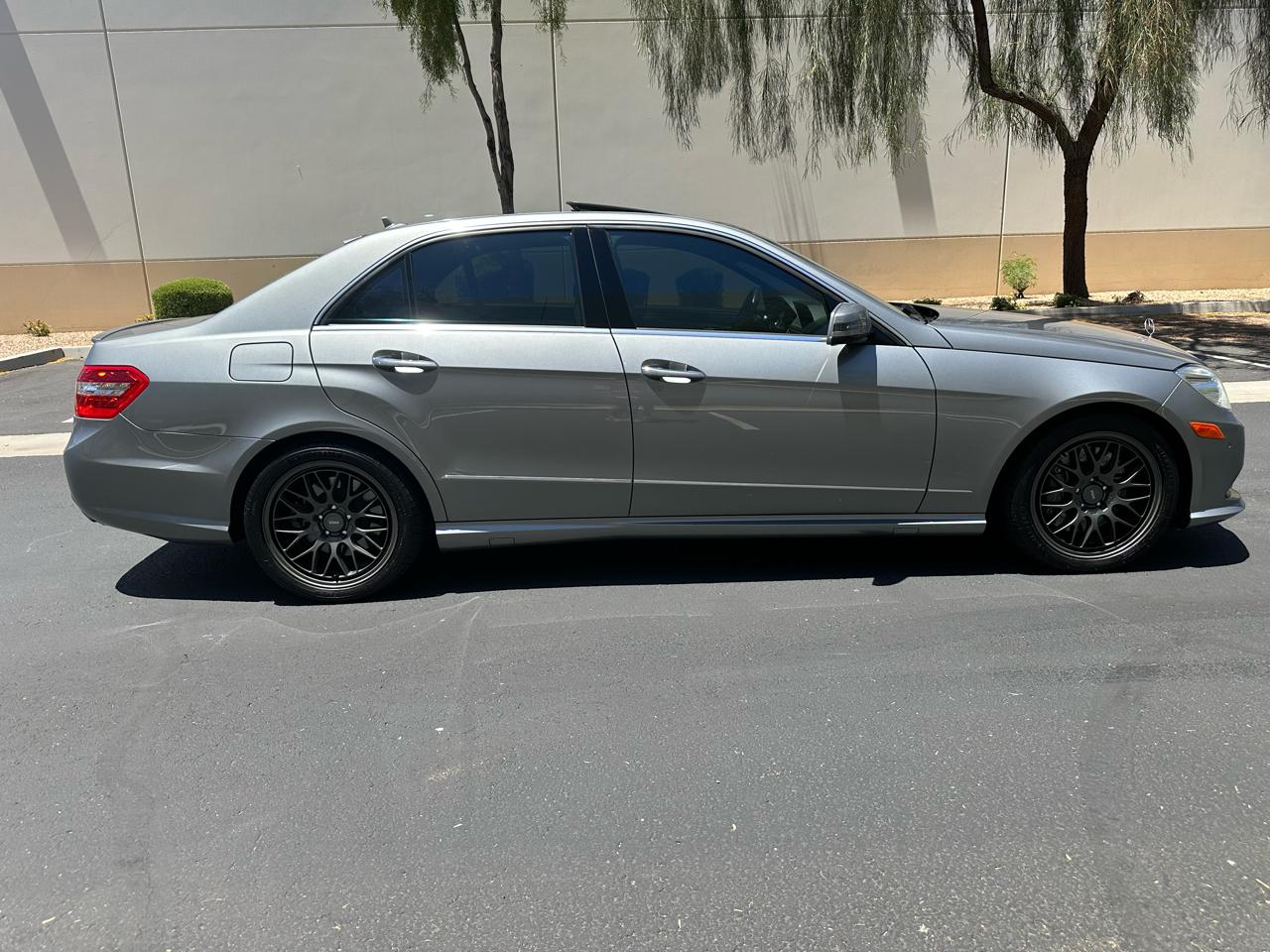 Mercedes-Benz E-Class 4dr Sdn E 550 Sport RWD 2011