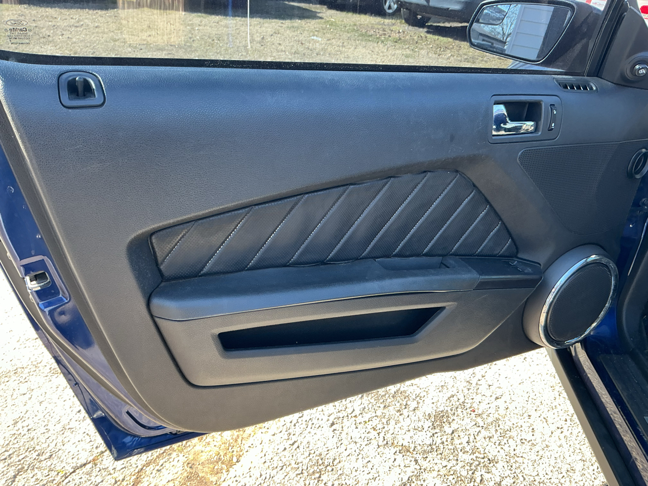 Ford Mustang V6 Coupe 2012