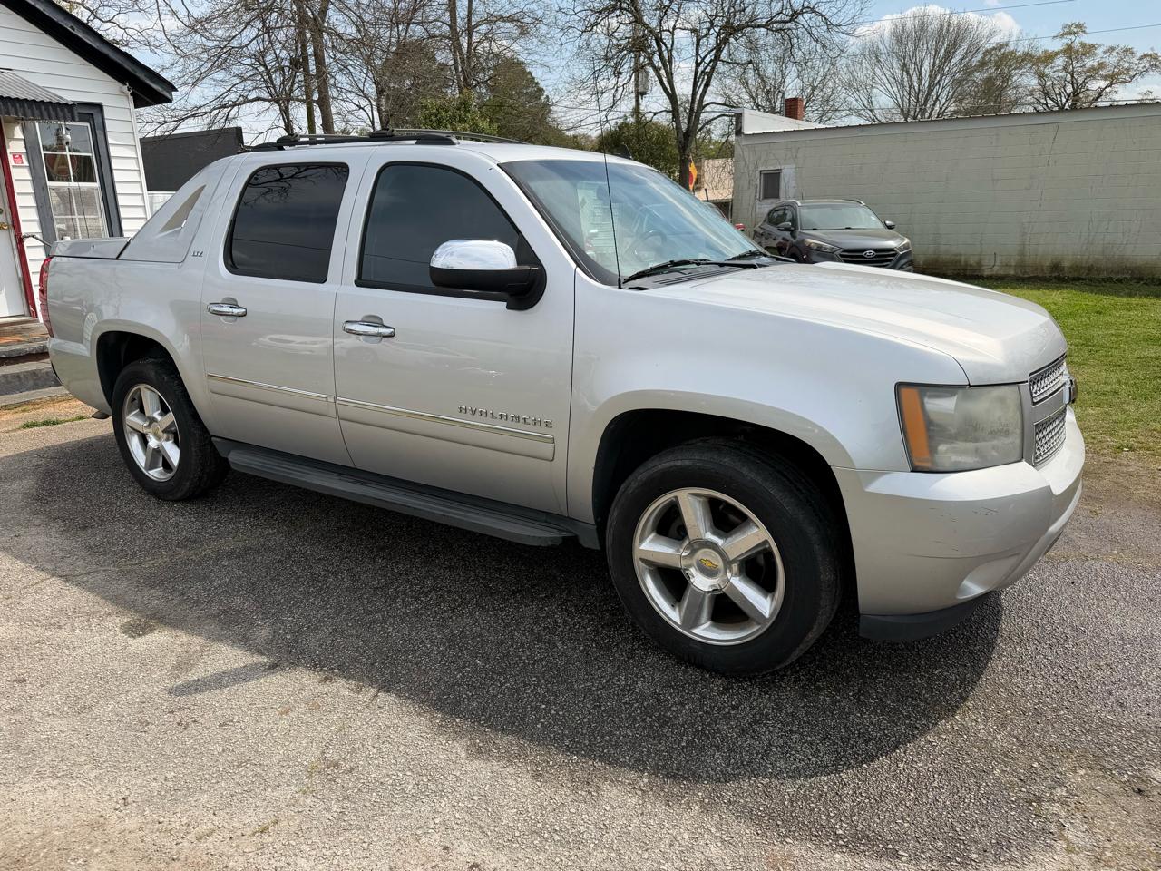 Chevrolet Avalanche LTZ 2WD 2011