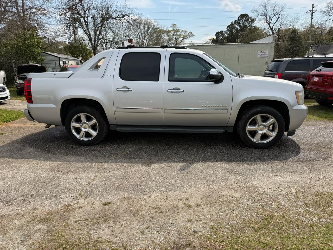 Chevrolet Avalanche LTZ 2WD 2011