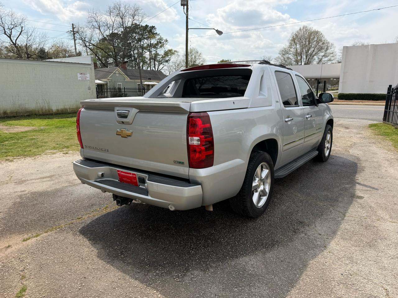 Chevrolet Avalanche LTZ 2WD 2011
