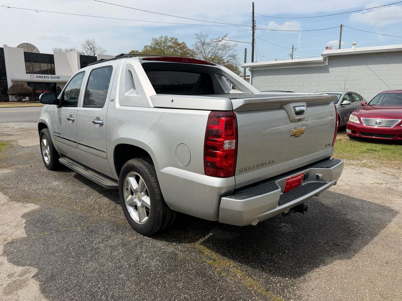 Chevrolet Avalanche LTZ 2WD 2011