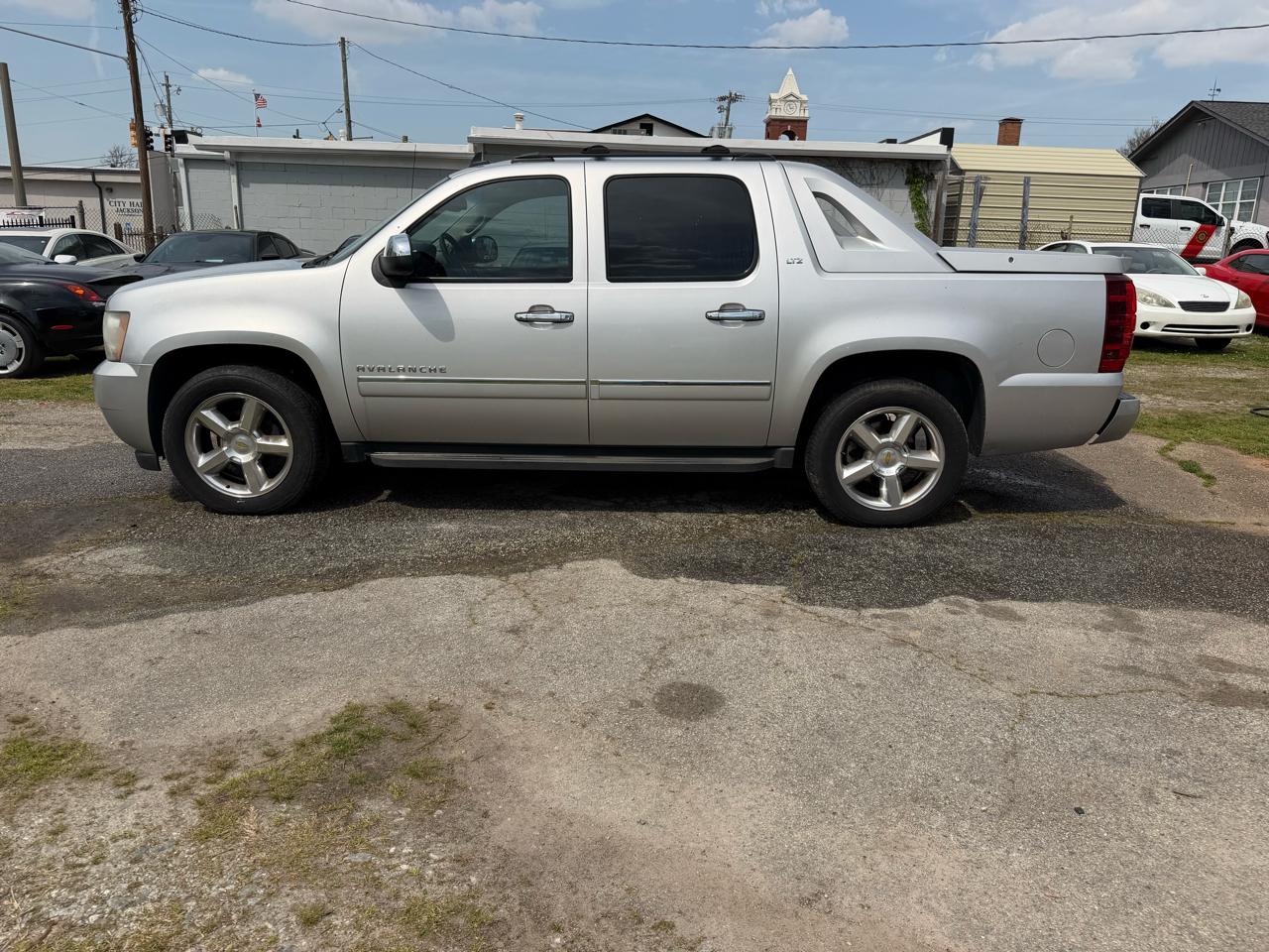 Chevrolet Avalanche LTZ 2WD 2011