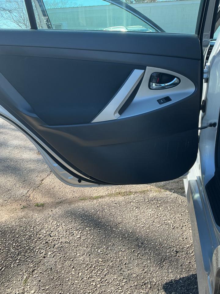 Toyota Camry Base 6-Spd AT 2011