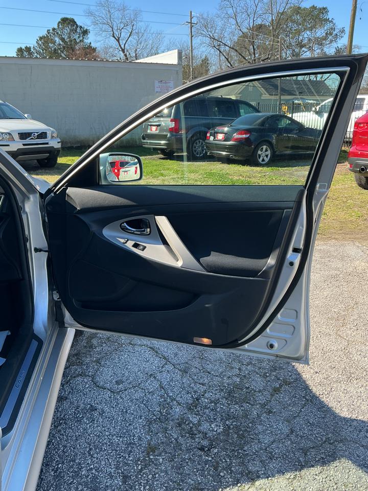 Toyota Camry Base 6-Spd AT 2011