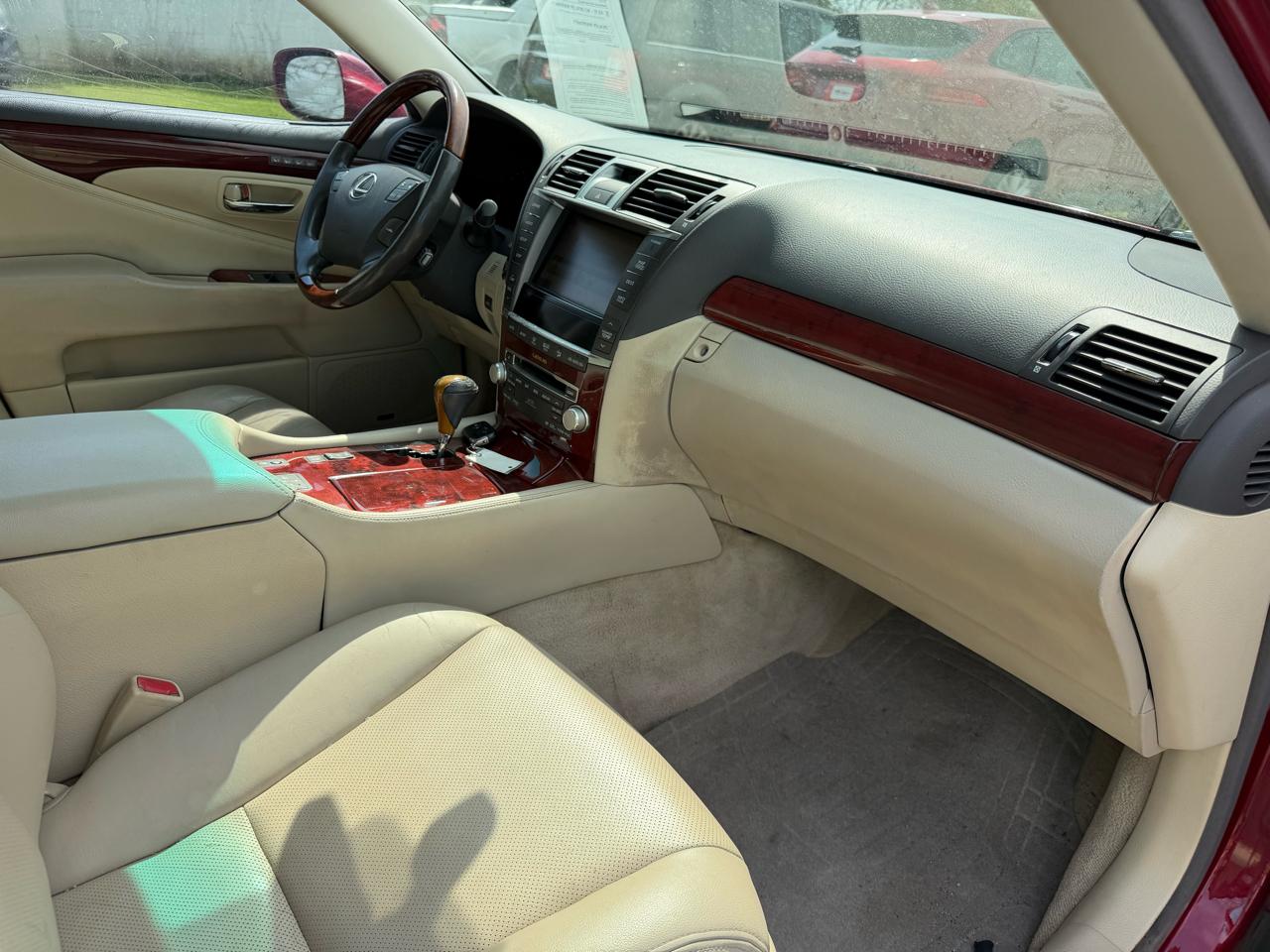 Lexus LS 460 L Luxury Sedan 2010