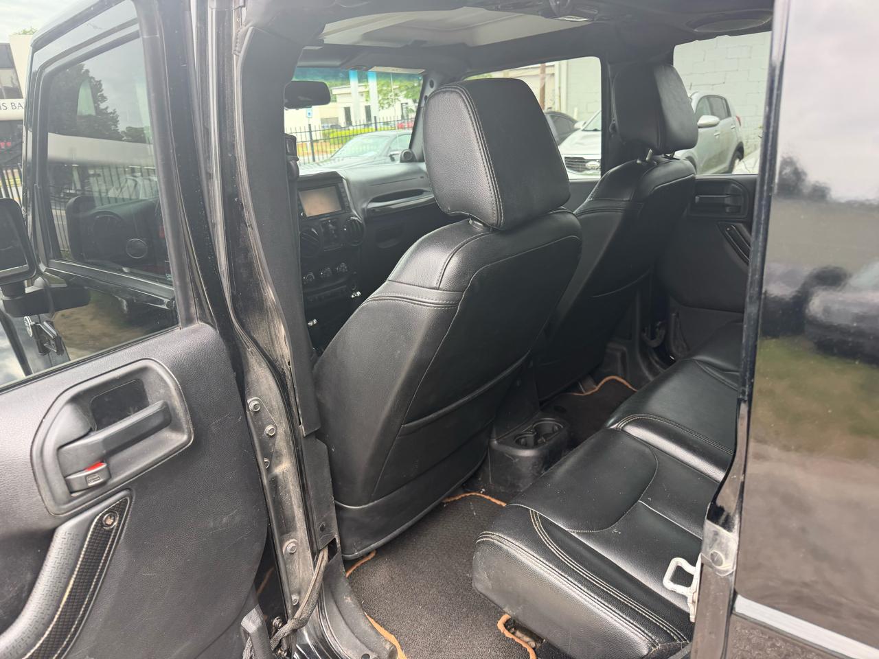 Jeep Wrangler Unlimited Sahara 4WD 2014