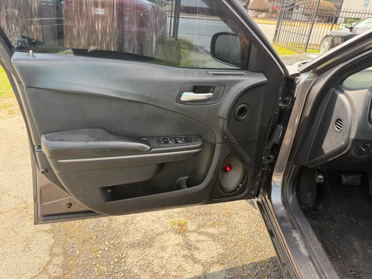 Dodge Charger SE 2016