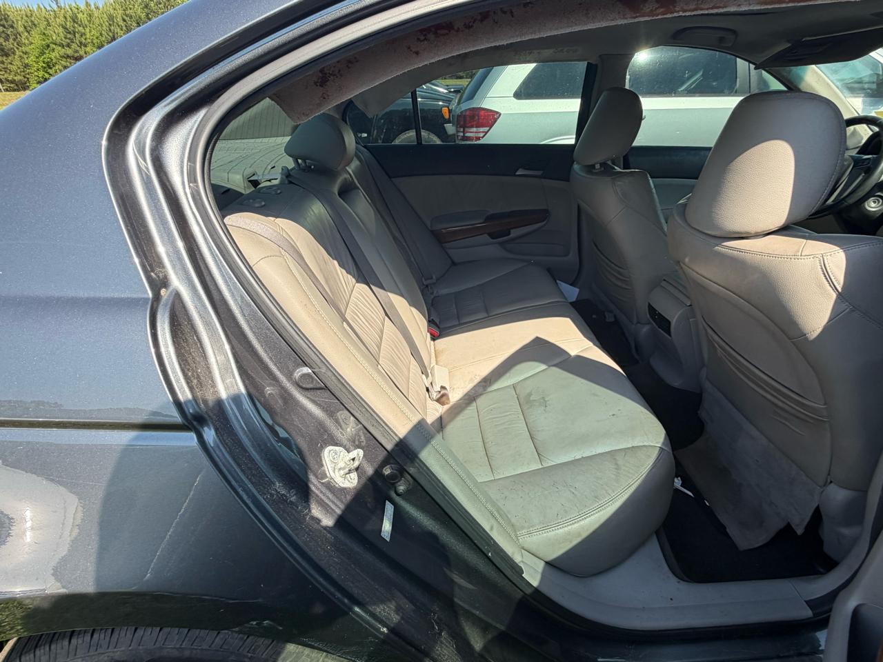 Honda Accord EX-L V-6 Sedan AT 2011